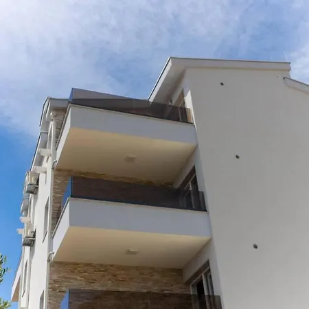 Vladimir #4 * ماكارسكا